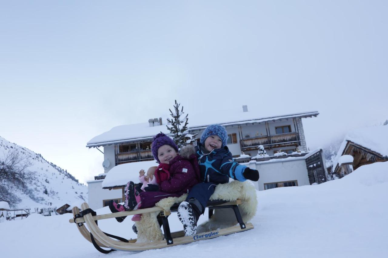 Hotel Walserhuus Sertig Sertig Döfli エクステリア 写真